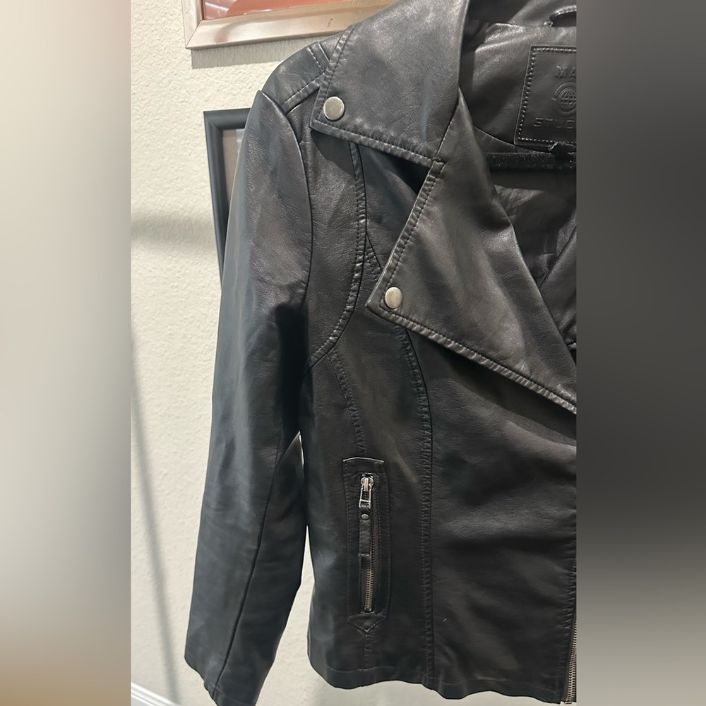 Max Studio Black Leather Jacket - image 3
